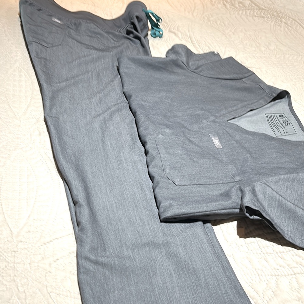 FIGS Women’s Scrubs